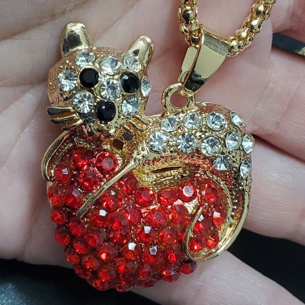 Rhinestone cat on a heart pendant necklace 30-32.5"